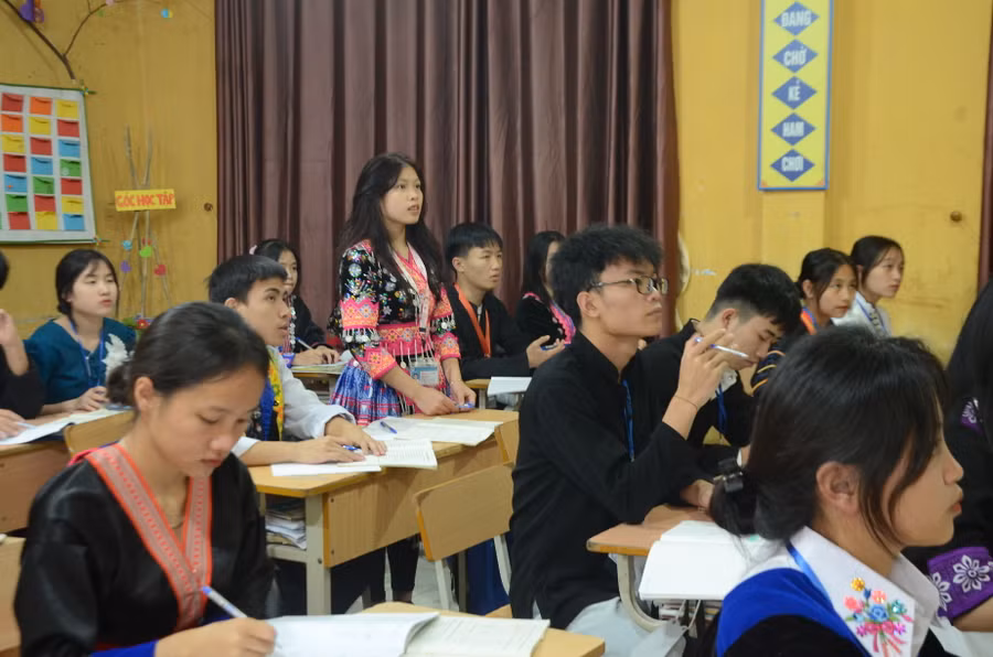 Một giờ ôn tập Ngữ văn của học sinh lớp 12, Trường PTDTNT tỉnh Điện Biên. Một giờ ôn tập Ngữ văn của học sinh lớp 12, Trường PTDTNT tỉnh Điện Biên.