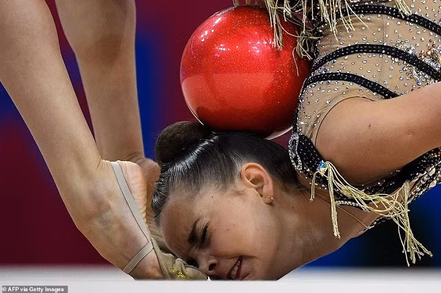 VĐV Dina Averina của Nga thi đấu tại Đại hội thể thao châu Âu 2019 tại Minsk vào ngày 22 tháng 6 VĐV Dina Averina của Nga thi đấu tại Đại hội thể thao châu Âu 2019 tại Minsk vào ngày 22 tháng 6
