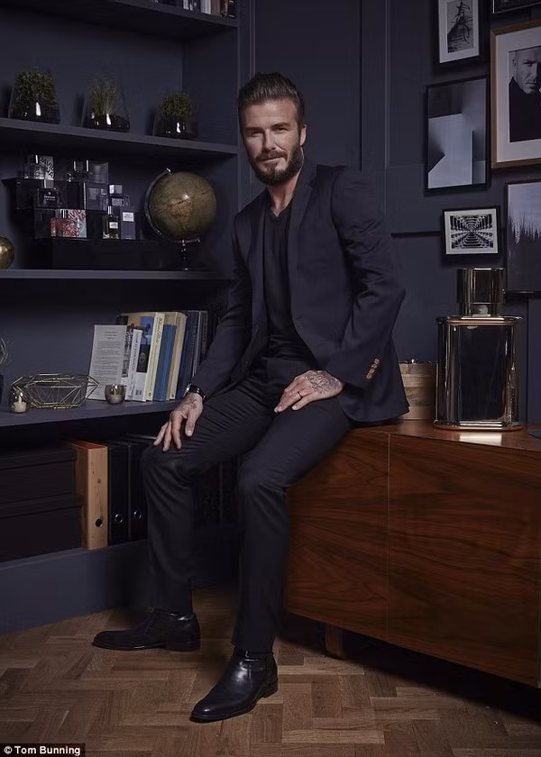 Con trai Beckham có sở thích lấy trộm đồ của bố ảnh 6