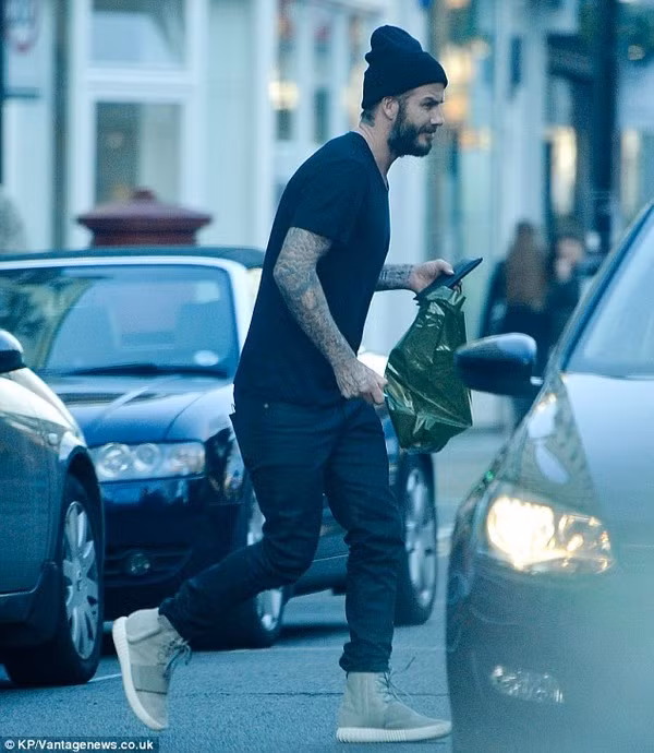 Con trai Beckham có sở thích lấy trộm đồ của bố ảnh 4