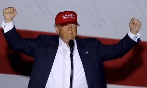 Ứng viên tổng thống đảng Cộng hòa Donald Trump tại cuộc vận động tranh cử ở Boca Raton, bang Florida. Ảnh: Reuters nguoi-co-the-quyet-dinh-van-menh-cua-donald-trump