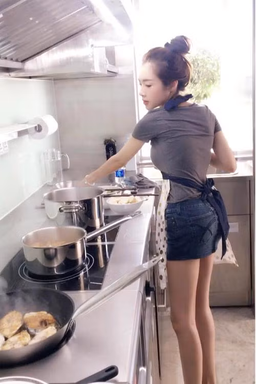 elly tran tro tai vao bep khien fan than phuc - 2