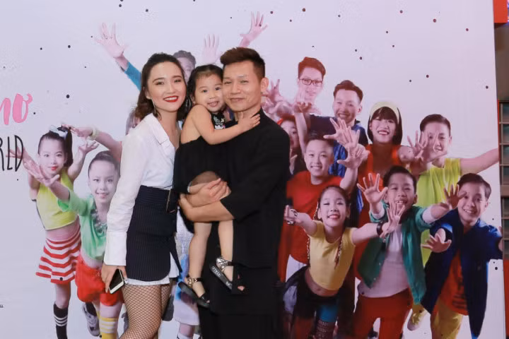 Vợ chồng Thành Big Toe cùng 18 vũ công nhí làm liveshow nhảy múa