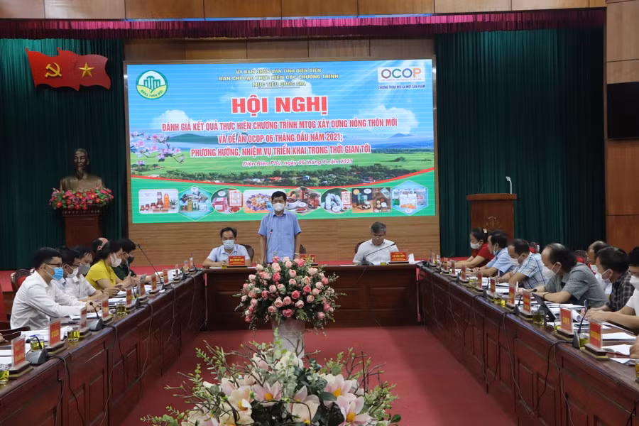 Ông Lê Thành Đô, Chủ tịch UBND tỉnh Điện Biên phát hiểu tại hội nghị.