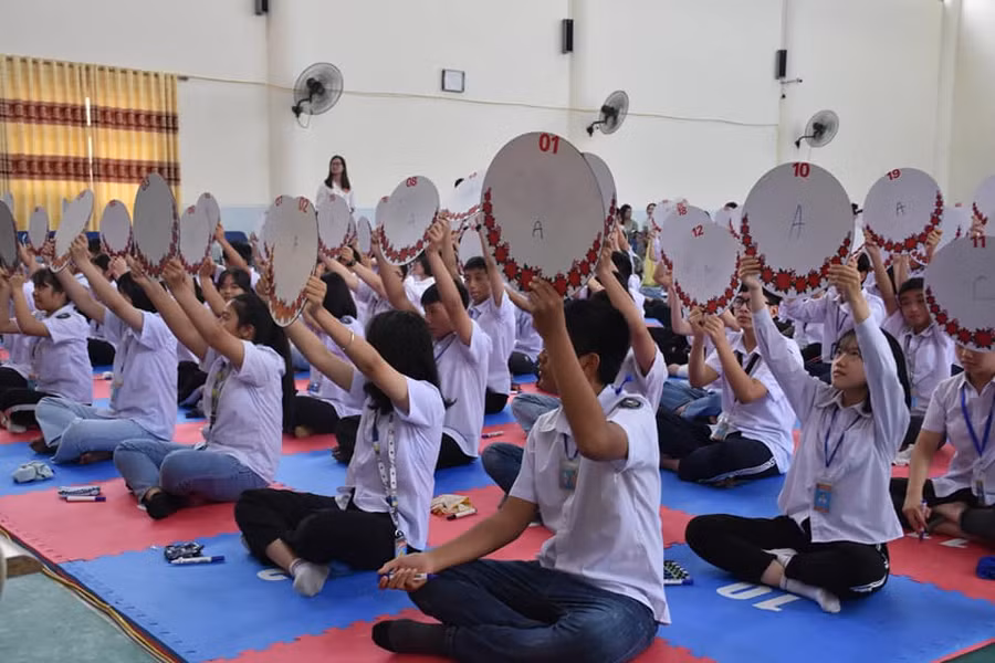 Bên cạnh việc quan tâm đến học tập trên lớp của học sinh, những hoạt động trải nghiệm sáng tạo luôn thu hút sự tham gia của đông đảo học sinh. Ảnh: NVCC.