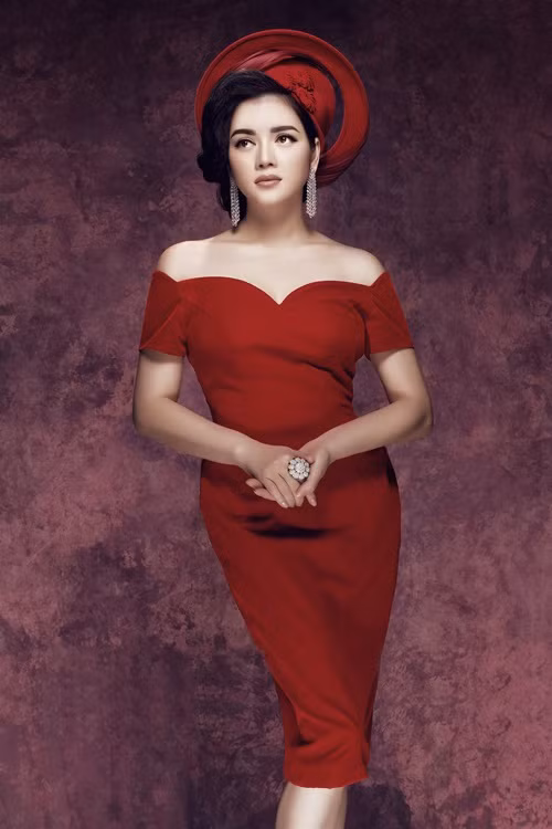 Hình ảnh: Hà Hồ cổ điển, Ngọc Trinh 