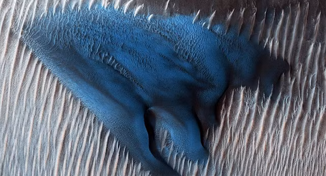NASA công bố hình ảnh đụn cát xanh bất thường trên Hành tinh Đỏ