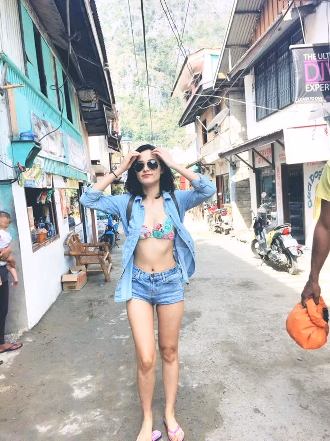 Bạn gái tin đồn Cường Đô La mặc sơ mi cũng đẹp