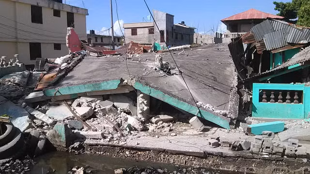 Video: Hiện trường đổ nát sau vụ động đất khiến ít nhất 304 người chết tại Haiti ảnh 4