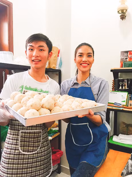 Team Lan Khue lam banh trung thu tang tre em ngheo - Anh 5