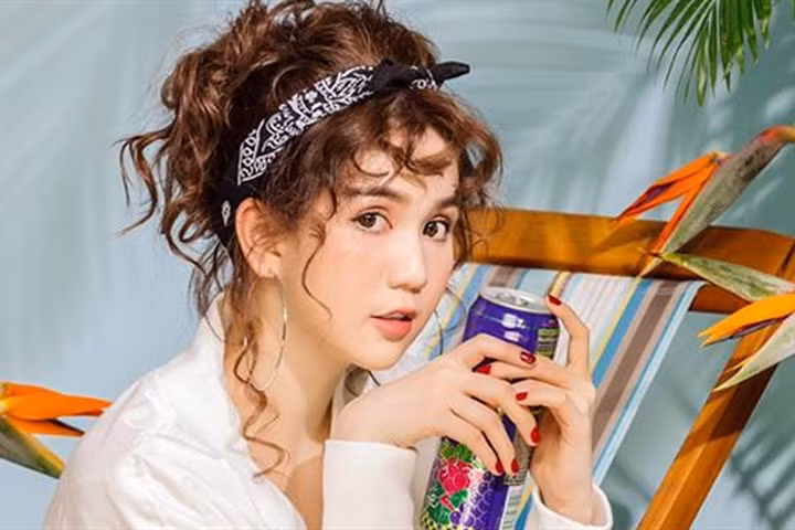 Vòng eo 56 mang vận may tới Ngọc Trinh?