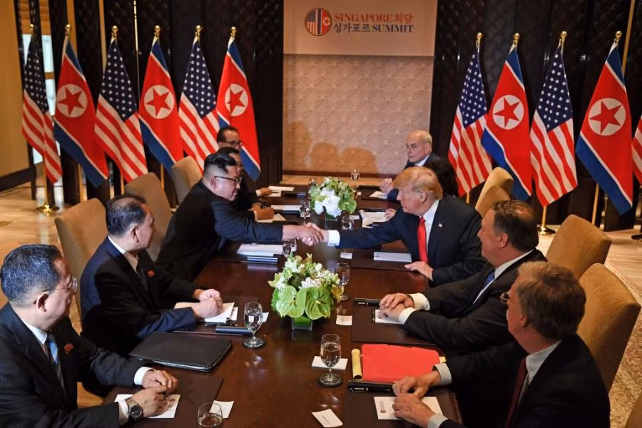 Một số cố vấn Triều Tiên cùng ông Kim họp mặt với Tổng thống Trump và các quan chức Mỹ