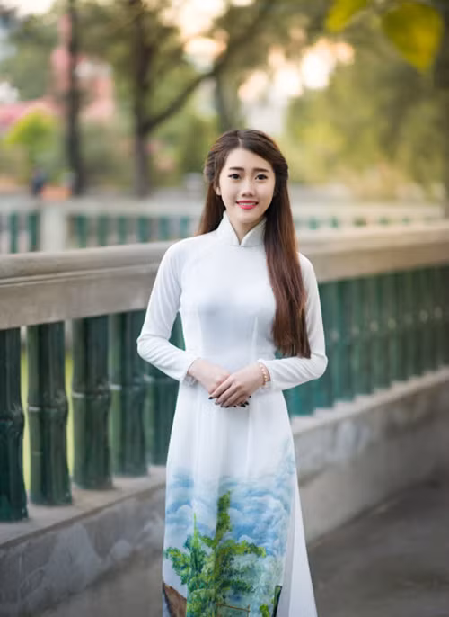 Hot girl Nguyễn Ngọc Quỳnh, sinh năm 1999, đến từ TP.HCM. Cô trở nên kín đáo, dịu dàng hơn rong bộ ảnh mới. Nguyễn Ngọc Quỳnh