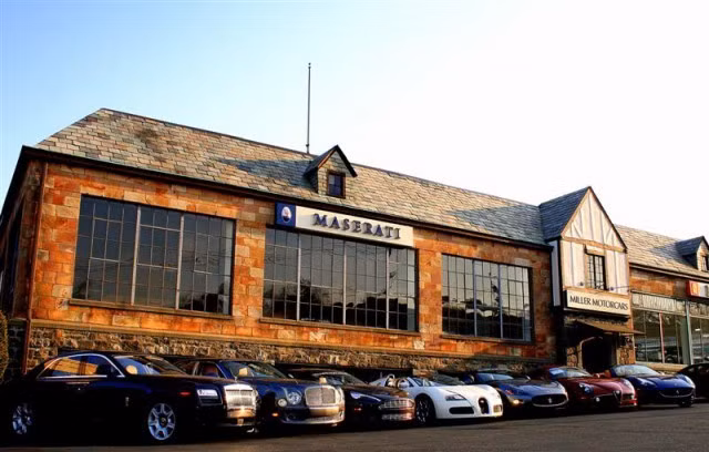 Miller Motorcars luôn có sự hiện diện của nhiều siêu xe hàng đầu thế giới. Showroom này thường xuyên có sự hiện hiện của khoảng hơn 200 xe rao bán. Nhiều siêu xe đắt tiền của Ferrari, Bentley, Bugatti, Panani… được showroom này phân phối cho thị trường Mỹ. 