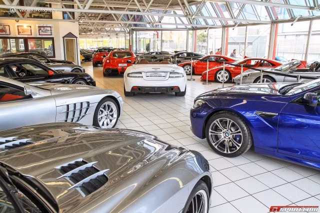 Ra đời năm 1985, Auto Salon Singen là một trong những showroom kinh doanh xe lâu đời nhất hiện nay. Tại đây, người chơi xe có thể tìm thấy những siêu xe hàng đầu của các hãng Lamborghini, Ferrari, Bugatti, McLaren, Rolls-Royce… Showrom này đã từng bán đi những siêu phẩm thế giới như Bugatti Veyron Super Sport, McLaren F1, LaFerrari…