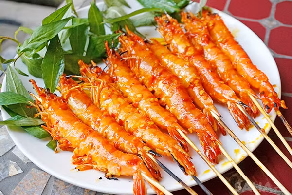 Trổ tài làm món tôm nướng muối ớt cho bữa trưa ngày lạnh - Ảnh 2