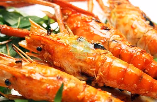 Trổ tài làm món tôm nướng muối ớt cho bữa trưa ngày lạnh - Ảnh 3