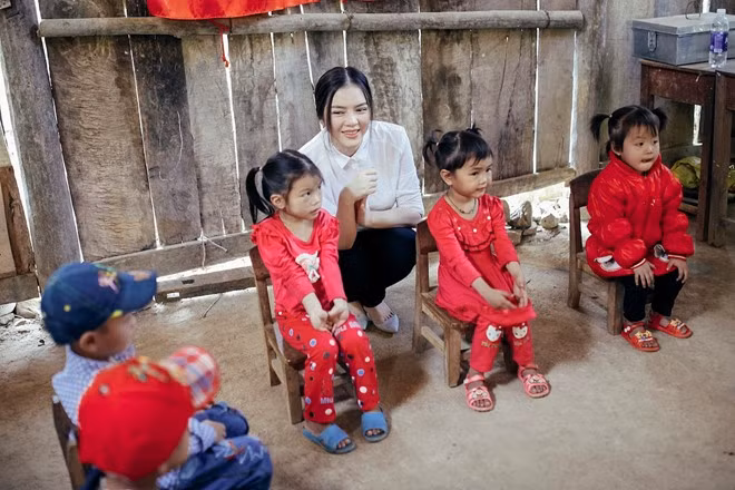 Lý Nhã Kỳ xây trường mầm non cho trẻ em miền núi