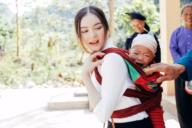 Lý Nhã Kỳ xây trường mầm non cho trẻ em miền núi