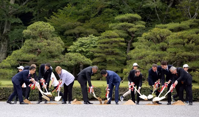 Thủ tướng Abe dẫn lãnh đạo G7 thăm đền thiêng nhất nước Nhật ảnh 8