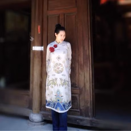 Dieu it biet ve nguoi vo bi an moi lo dien cua ca si Tung Duong - Anh 5