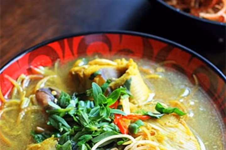 Canh chua cá đuối nấu bắp chuối