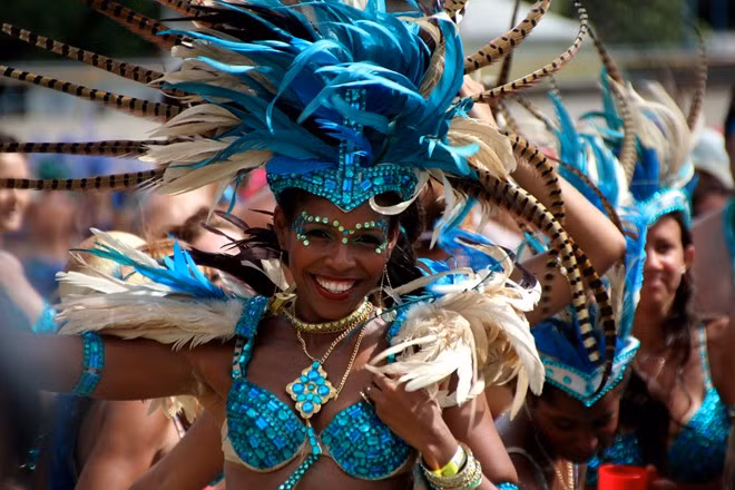 Crop Over, Barbados: Đây là bữa tiệc lớn nhất của người Barbados, kéo dài tới 12 tuần, từ tháng 5 tới tháng 8, kết thúc với lễ Grand Kadooment quan trọng. Được tổ chức từ những năm 1780, ban đầu Crop Over là lễ mừng mùa thu hoạch mía. Trong lễ hội kéo dài này, nổi bật nhất là những buổi diễu hành carnival, các ban nhạc biểu diễn những vũ điệu vui tươi cùng các vũ công tuyệt đẹp. Ảnh: Panamericanworld. Crop Over, Barbados: Đây là bữa tiệc lớn nhất của người Barbados, kéo dài tới 12 tuần, từ tháng 5 tới tháng 8, kết thúc với lễ Grand Kadooment quan trọng. Được tổ chức từ những năm 1780, ban đầu Crop Over là lễ mừng mùa thu hoạch mía. Trong lễ hội kéo dài này, nổi bật nhất là những buổi diễu hành carnival, các ban nhạc biểu diễn những vũ điệu vui tươi cùng các vũ công tuyệt đẹp.