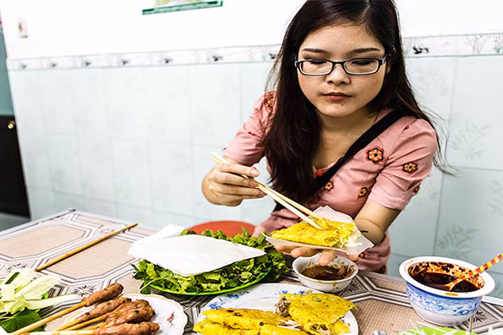 4 cách phòng chống ngộ độc thực phẩm khi đang đi du lịch