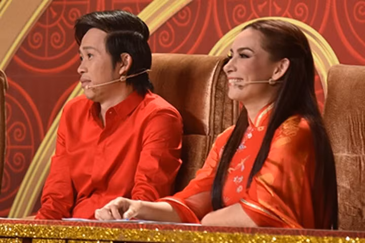 Phi Nhung bị Hoài Linh nhắc nhở vì "cuồng" thí sinh