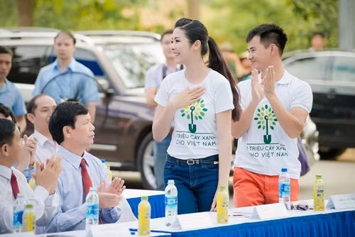 Ngọc Hân, Xuân Bắc trồng cây ở ngã ba Đồng Lộc