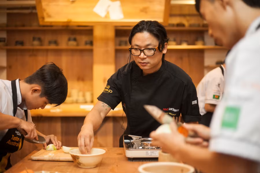 Thịt chuột túi là nguyên liệu khó xử lý, ngay cả một số các chuyên gia lành nghề cũng rất cẩn thận khi xử lý loại nguyên liệu này. (ảnh BTC cung cấp)
