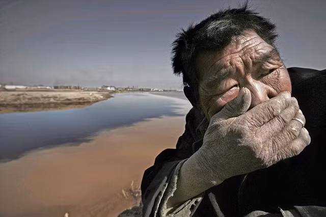 Sông Yellow ở Mongolia bị ô nhiễm nặng nề tới mức khiến người dân ở gần con sông thấy khó thở.