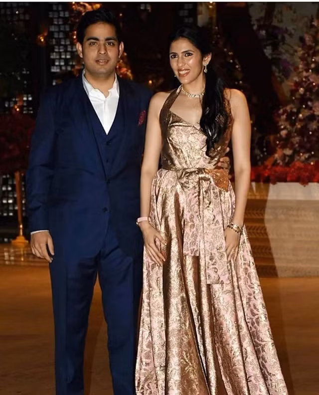 Bằng cách biến con trai trở thành ngôi sao của bữa tiệc, Akash Ambani và vợ Shloka Mehta Ambani rõ ràng là những ông bố bà mẹ hào phóng