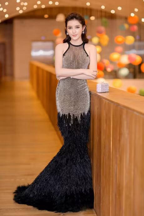 A hau Huyen My co ngay chi ngu mot tieng - Anh 2