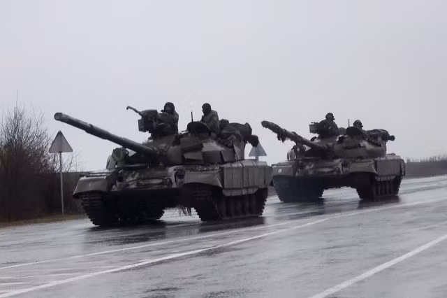 Xe tăng tiến vào thành phố Mariupol.