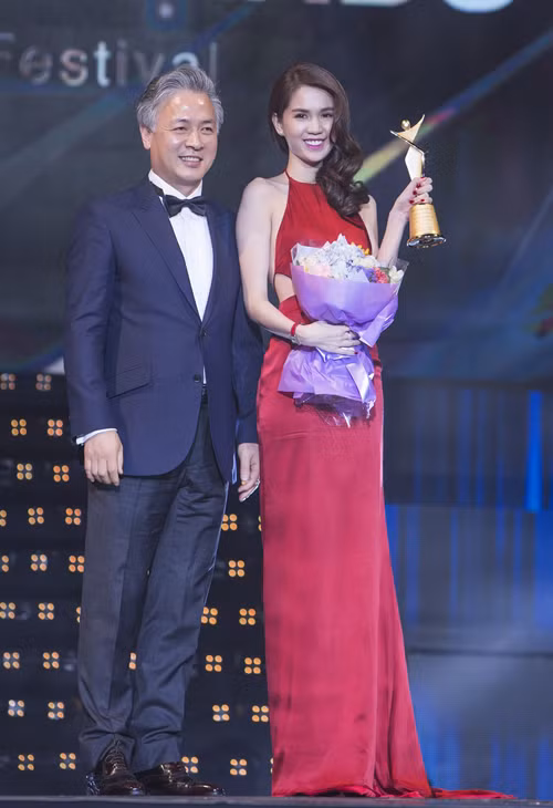 ngoc-trinh-2-5237-1429927427.jpg