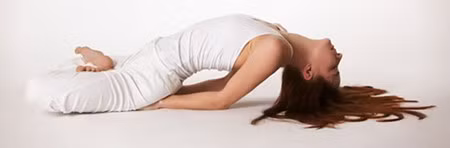 8 bai tap yoga giup dang thon, mai toc chac khoe