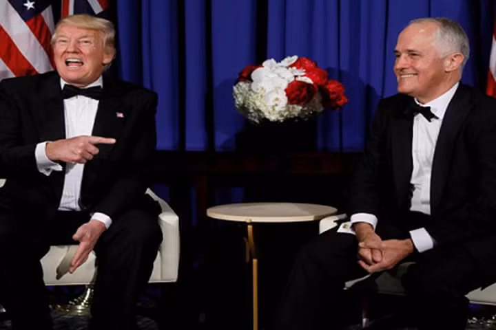 Bận ăn mừng, Trump để Thủ tướng Úc đợi 3 tiếng ở New York 