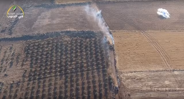 Xe tăng của quân đội Syria tiến lên bất chấp pháo đạn của phiến quân