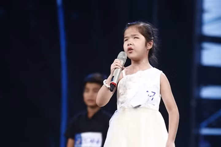 Cô bé khiếm thị hát ca khúc về mẹ khiến Isaac, Văn Mai Hương nghẹn ngào