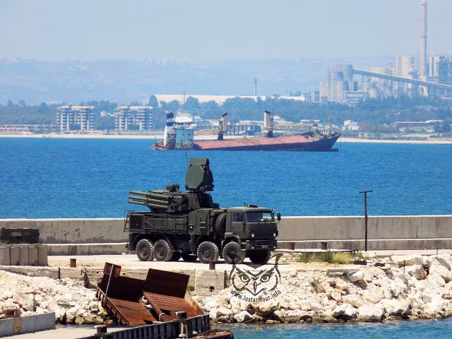 Tàu Nga được cho là chở vũ khí hướng về Syria.