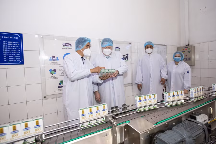 Tân Đại sứ Hoa Kỳ tại Việt Nam thăm nhà máy sữa Vinamilk tại Cần Thơ ảnh 5