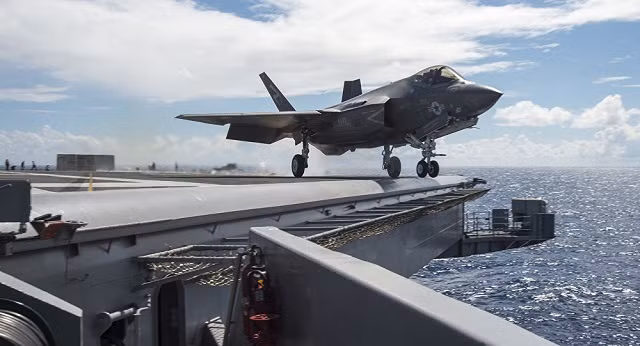 Máy bay F-35C Lightning II Carrier
