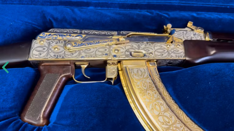 Tịch thu súng trường Kalashnikov cực độc