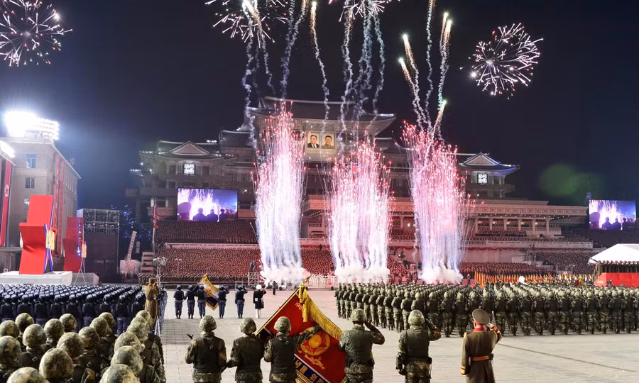 Lễ duyệt binh kỷ niệm 75 năm ngày thành lập quân đội tại quảng trường Kim Nhật Thành. Lễ duyệt binh kỷ niệm 75 năm ngày thành lập quân đội tại quảng trường Kim Nhật Thành.