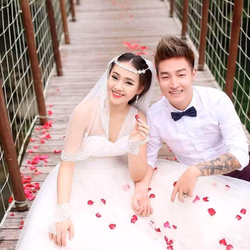 ‘Tình yêu sét đánh’ của người chồng chiều vợ như nữ hoàng - Ảnh 1 ‘Tình yêu sét đánh’ của người chồng chiều vợ như nữ hoàng - Ảnh 1