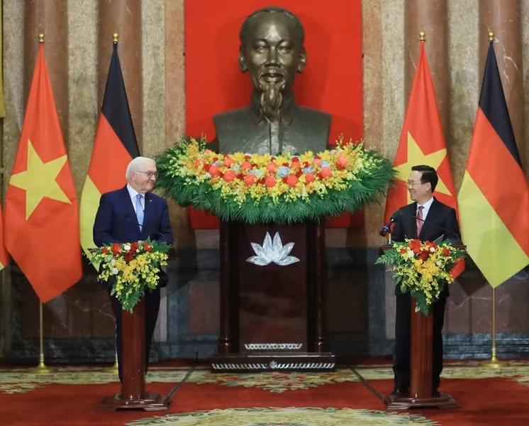 Chủ tịch nước Võ Văn Thưởng và Tổng thống CHLB Đức Frank-Walter Steinmeier tại cuộc gặp gỡ báo chí sau khi kết thúc hội đàm. (Ảnh: Thống Nhất/TTXVN)
