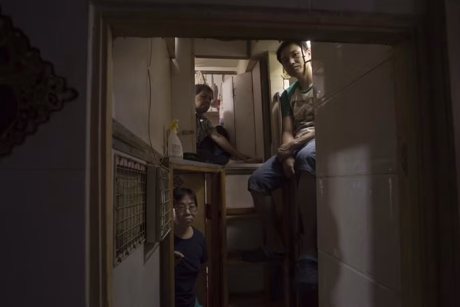 Cuộc sống chật chội trong những ngôi nhà tí hon ở Hong Kong