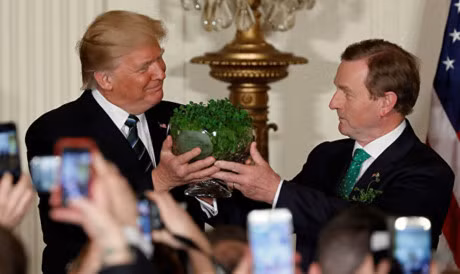Tong thong My Donald Trump doc nham tuc ngu - Anh 1