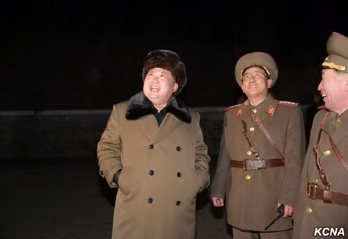 Lãnh đạo Triều Tiên trong một buổi thị sát quân sự. Ảnh: KCNA